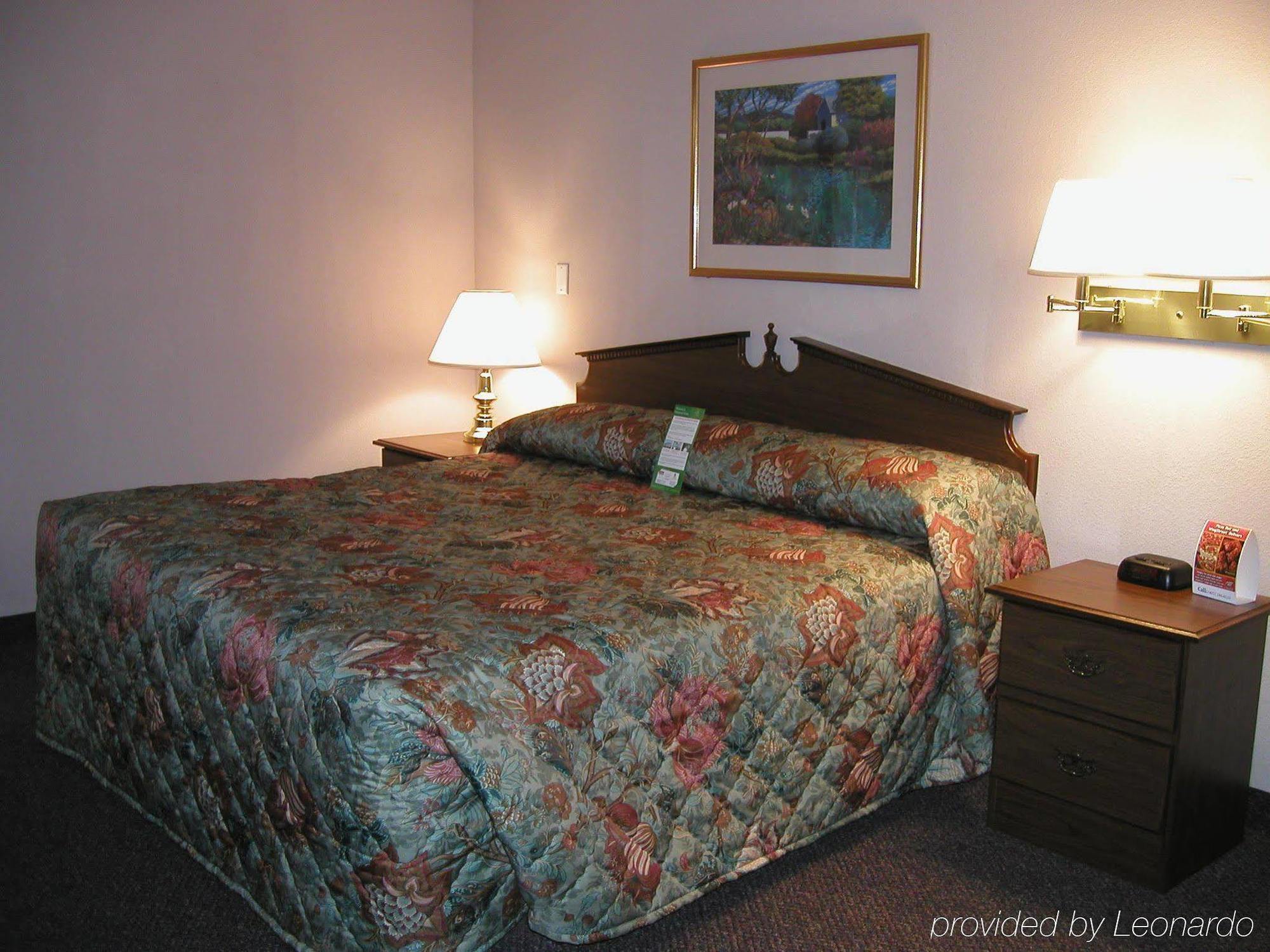 Intown Suites Extended Stay Dallas Tx - Garland Room photo